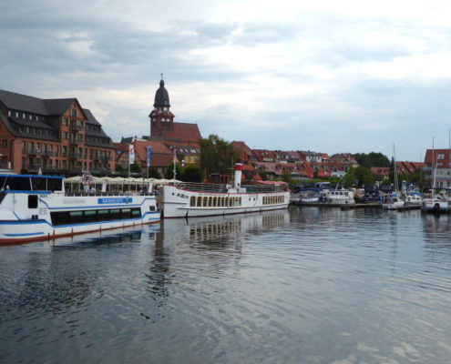 Waren an der Müritz vom Schiff gesehen